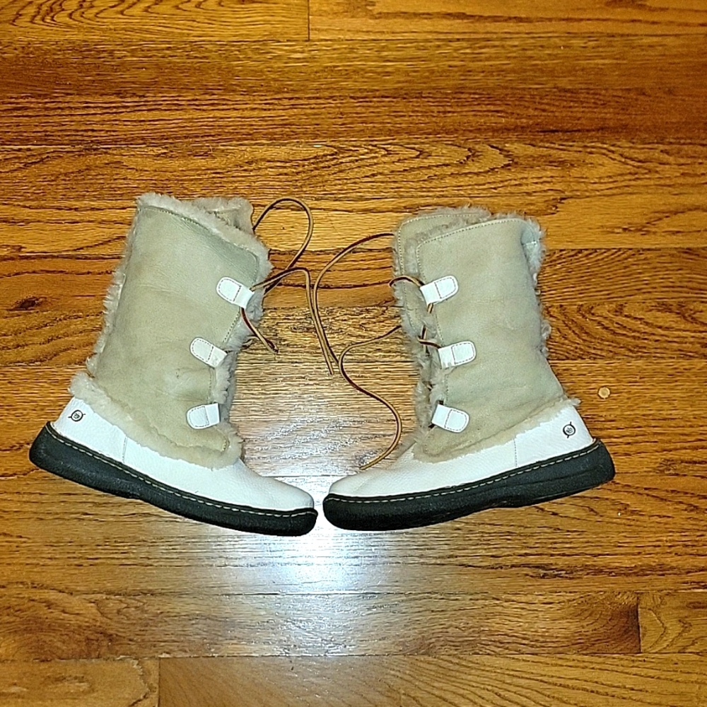 BORN BOOTS. SIZE 8